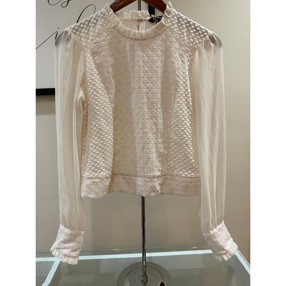 Express Tops - Off-White Eyelet Top by Express 🤍
Size Medium